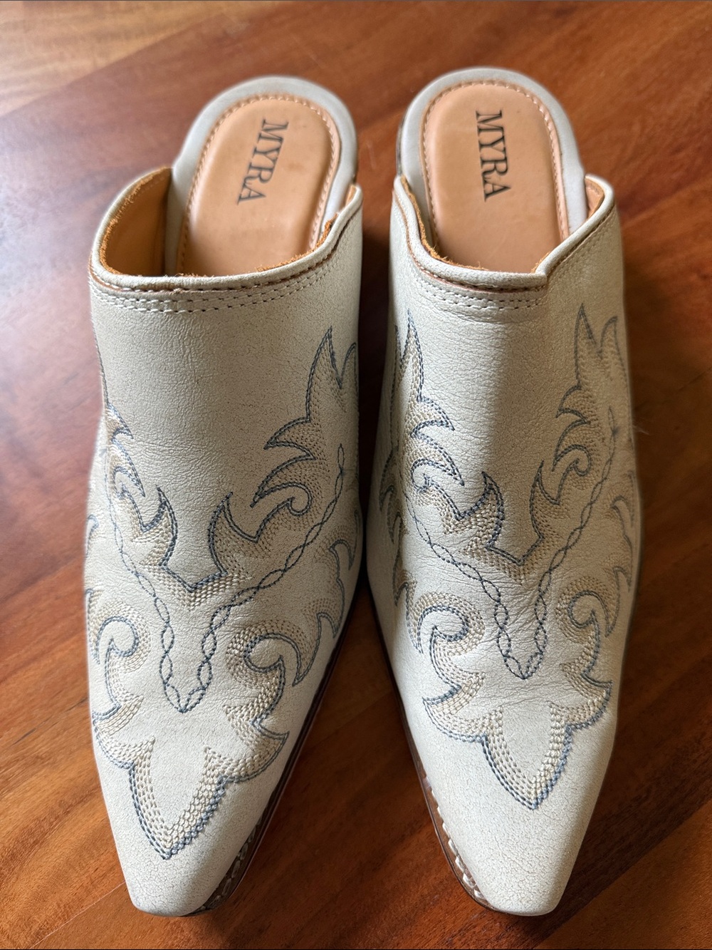 Myra Bag Cream Embroidered Pointed-Toe Mule Clogs — Size 9